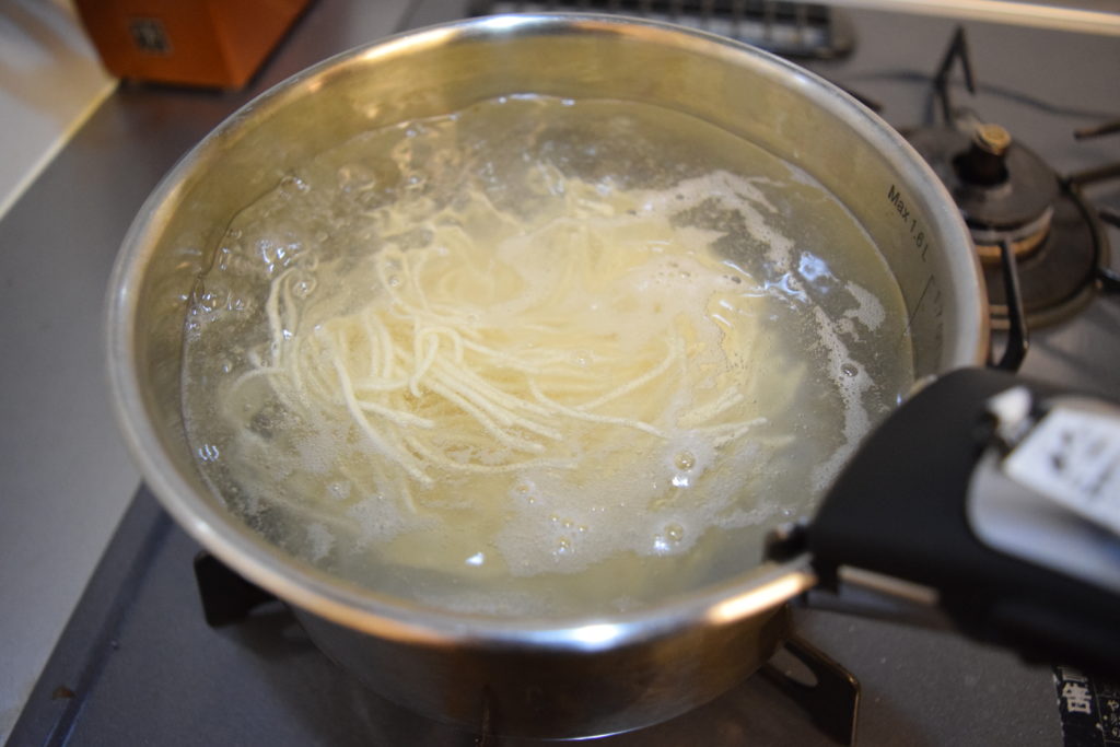 自宅で手軽に食べられる 箱入りの大砲ラーメンを食べてみた